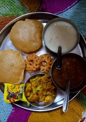 अजवाइन की पूरी (Ajwain ki puri recipe in hindi) रेसिपी मुख्य फोटो