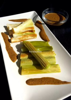 Foto principal de Puerros con salsa romesco