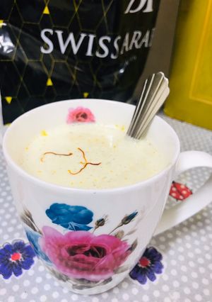 A picture of Almonds and semolina milk.