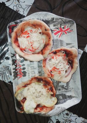 A picture of Wheat flour Zucchini cup pizza.