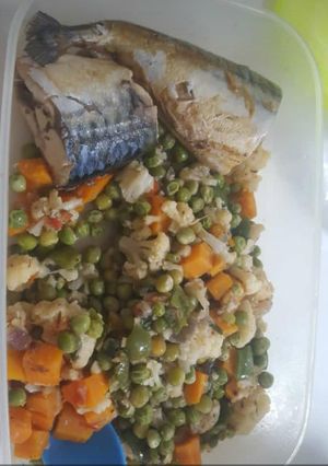 A picture of Vegetable and fish.