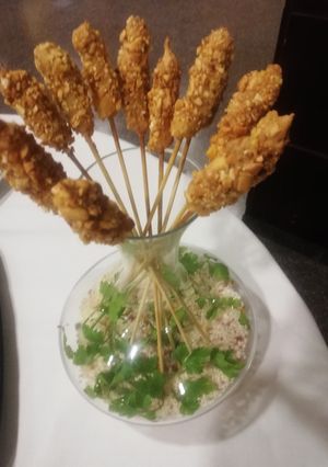 Una foto de Gambas rebozadas con frutos secos y ali oli de manzana