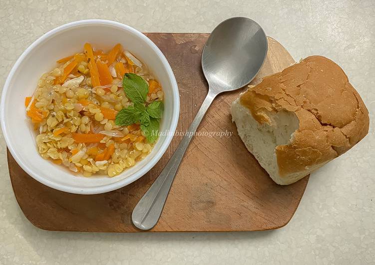 Red lentil and garlic soup