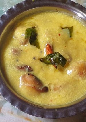 बेसन कढ़ी पकोड़ा (besan kadhi pakoda recipe in Hindi) रेसिपी मुख्य फोटो