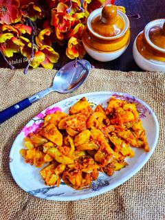 चटपटी मसालेदार आलू परवल की सब्जी रेसिपी मुख्य फोटो