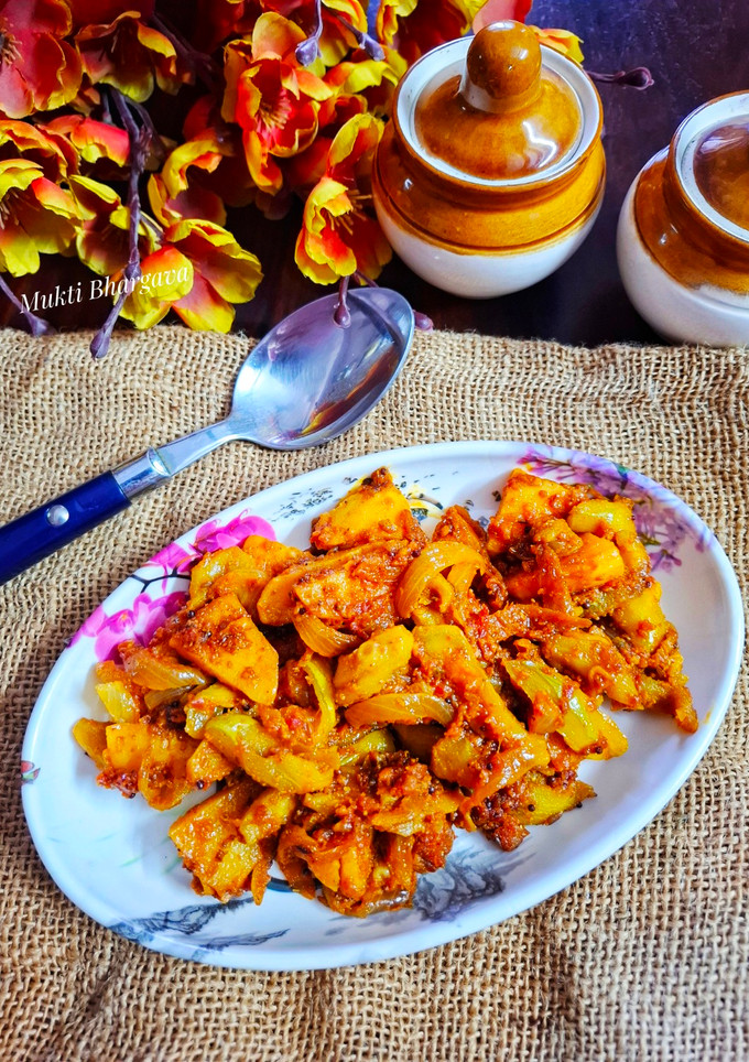 चटपटी मसालेदार आलू परवल की सब्जी रेसिपी मुख्य फोटो