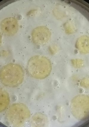 A picture of Banana and Coconut Milk Sweet Soup (Chè Chuối).