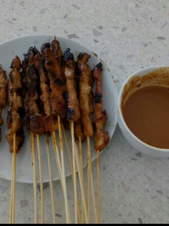 A picture of Chicken Satay (Sate Ayam) with Peanut Sauce.