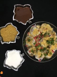 દહીં પૂરી (Dahi Puri Recipe In Gujarati) રેસીપી મુખ્ય ફોટો