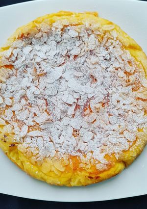 A picture of Almond and Lemon Cake 🍋.