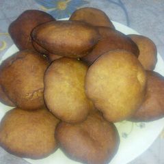 A picture of Meethe Bhature.