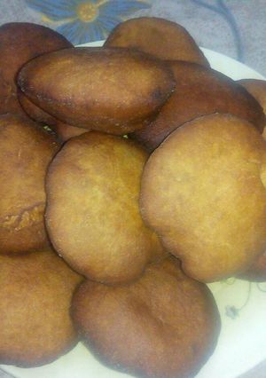 A picture of Meethe Bhature.