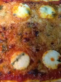 Una foto de Pizza de queso fresco