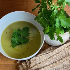 A picture of Pea and Parsley Soup 🌱🌿.