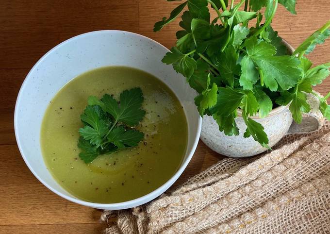 Simple Way to Prepare Super Quick Homemade Pea and Parsley Soup 🌱🌿