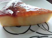 Una foto de flan de queso sin horno