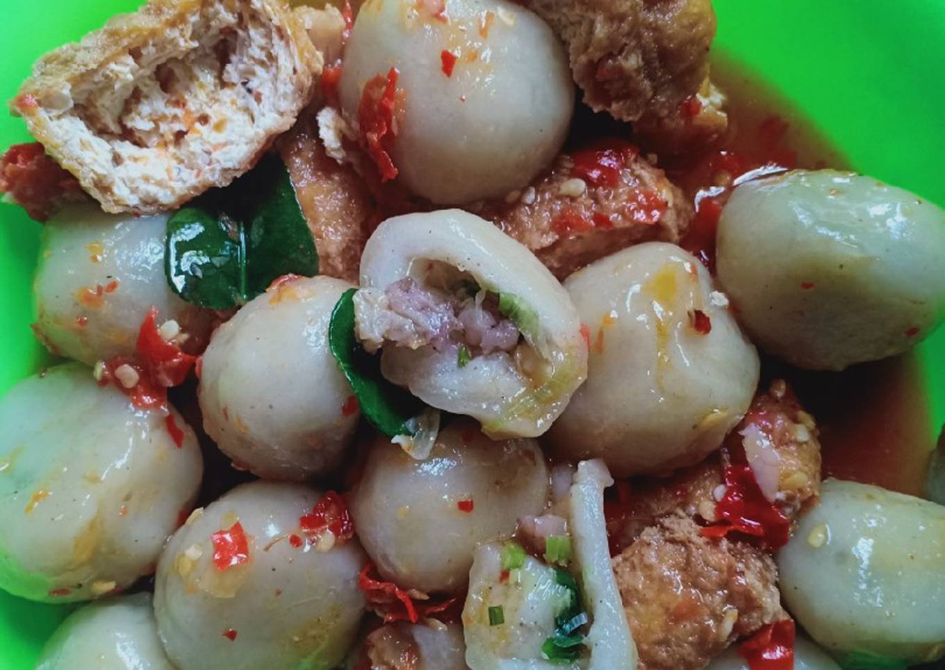 Cilok aci kuah pedas isi tetelan sapi