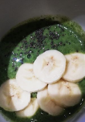 Φωτογραφία της συνταγής Smoothie bowl από σπανάκι, kale, μάνγκο, μπανάνα & πράσινο μήλο