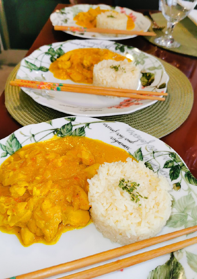 Una foto de Pollo al curry