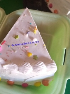 A picture of Whipped cream cake.