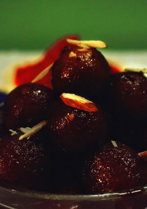 A picture of Gulab jamun.