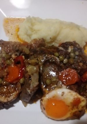 Una foto de Osobuco a la portugueza con puré cremoso de papas !