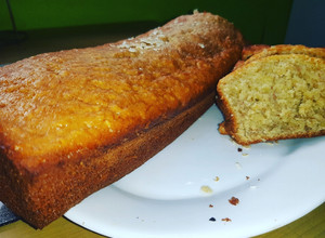 Una foto de Queque avena y plátano 🤤🥧🍌