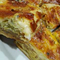 A picture of Tarta de queso y cebolla.