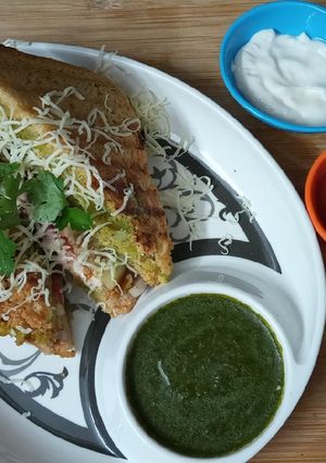 A picture of Cheesy Vegetable Masala Grilled Sandwich.