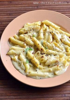A picture of White sauce cheesy pasta.