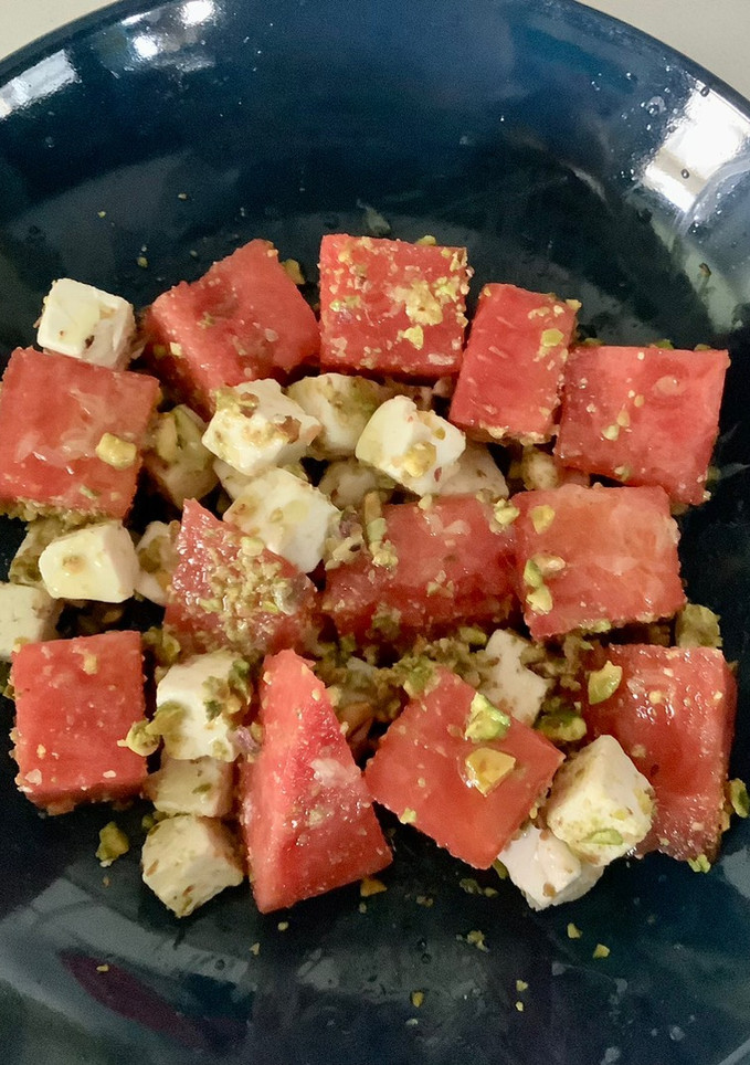 Una foto de Ensalada de Sandía, Queso Feta y Pistachos