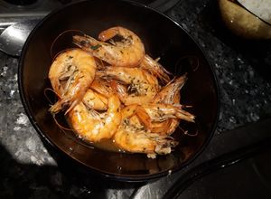 Una foto de Camarones al ajillo😋