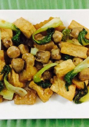 Hình của món Nấm xào cải thìa với đậu phụ.