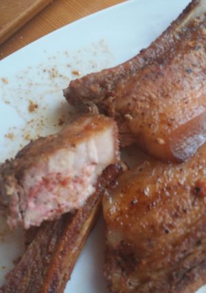 Baconnal, sajttal, hagymával töltött bőrös oldalas recept fotója