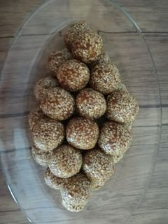 عکسی از دستور توپک خرما کنجدی