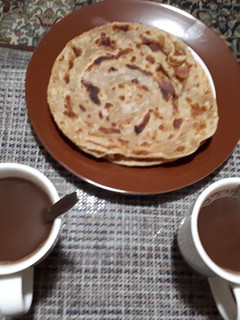 A picture of Brown chapatis.