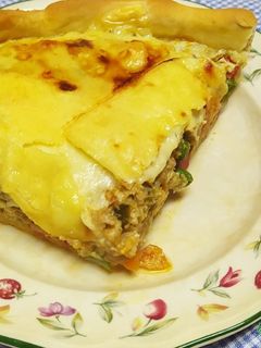 Una foto de Quiche de verduras y atún