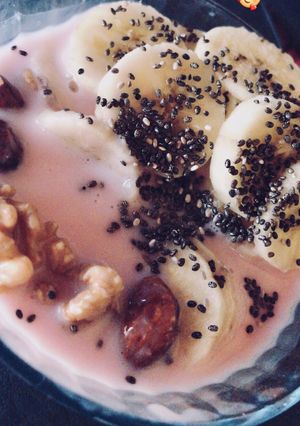 Una foto de Mix de yogurt con frutos secos, banana y semillas