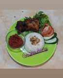 Ayam bakar dengan sambal mentah