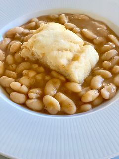 Una foto de Potaje de alubias con bacalao