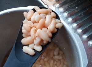 Una foto de Porotos cocidos en olla a presión