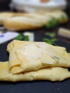 Una foto de Tortilla de harina y parmesano