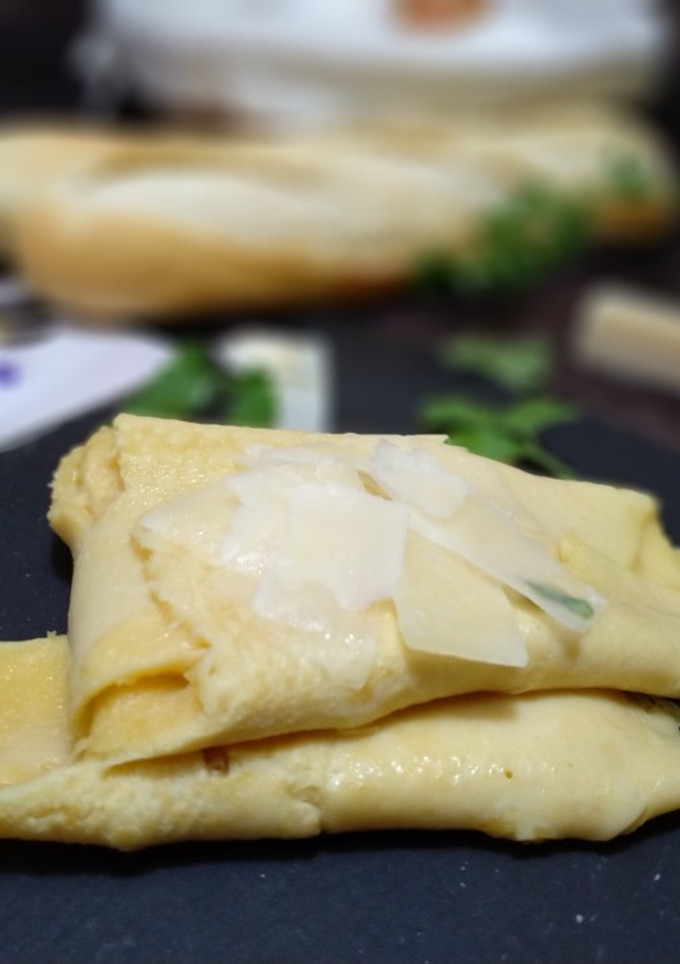 Una foto de Tortilla de harina y parmesano