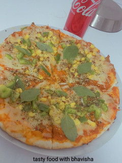 ઇટાલિયન પીઝા (Italian Pizza Recipe In Gujarati) રેસીપી મુખ્ય ફોટો