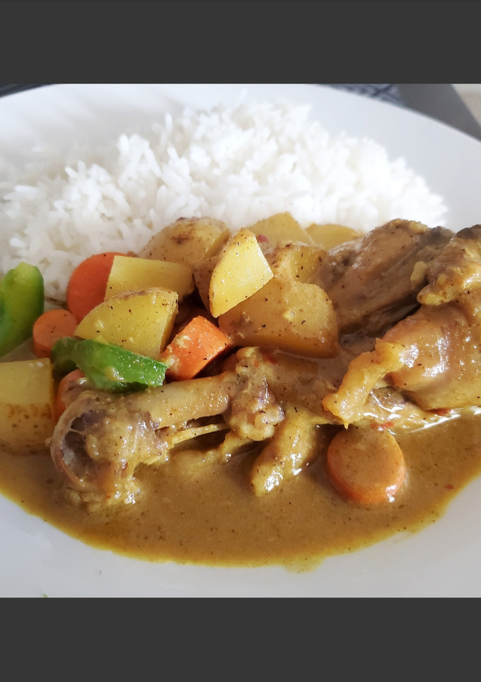 A picture of Chicken Curry.