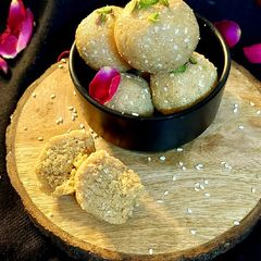 A picture of Til Gud Ladoo.