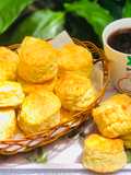 Mini cheese biscuits with Greek Yogurt