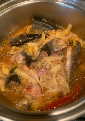 A picture of Braised Mackerel with Young Jackfruit Fibers.
