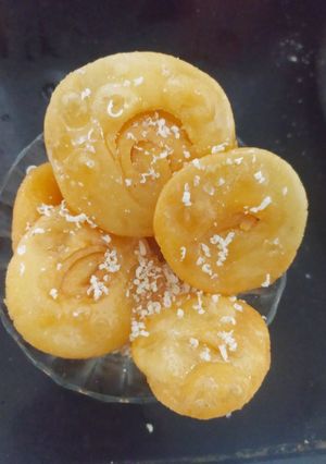 चिरोटे किंवा पाकातली पुरी (chirote recipe in marathi) रेसिपी चे मुख्य फोटो 