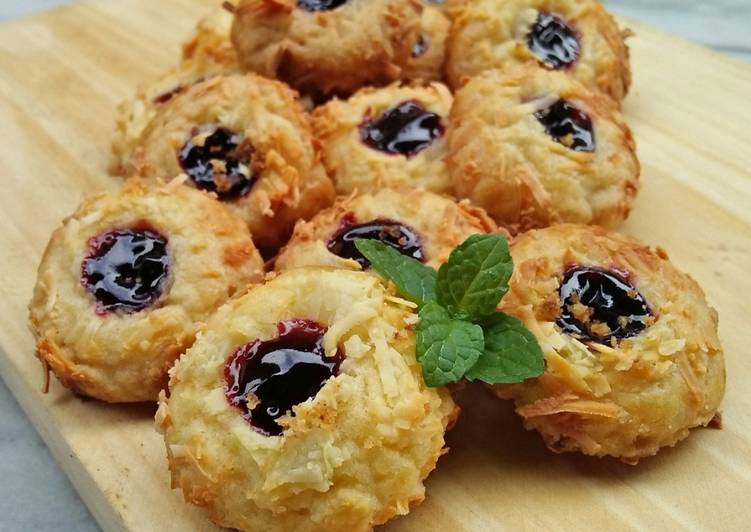 Tutorial membuat Blueberry Cheese Thumbprint Cookies nikmat